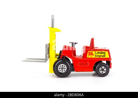 Vue latérale du chariot élévateur à fourche Lesney Products, modèle boîte de rencontre, série 1-75 n° 15 Banque D'Images