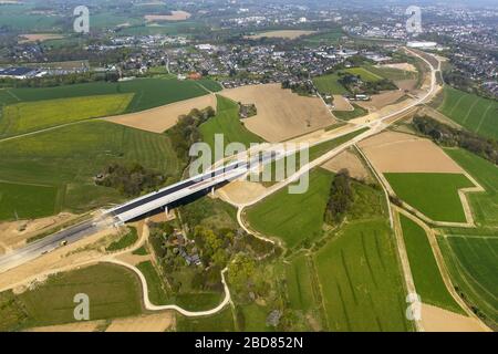 , chantier de construction d'une autoroute de 44 entre Velbert et Heiligenhaus, pont à Heterscheid, 24.04.2015, vue aérienne, Allemagne, Rhénanie-du-Nord-Westphalie, Bergisches Land, Heiligenhafen Banque D'Images