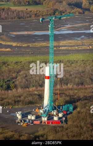 , installation d'une éolienne sur le tas Lohberg à Dinslaken, 23.11.2015, vue aérienne, Allemagne, Rhénanie-du-Nord-Westphalie, région de la Ruhr, Dinslaken Banque D'Images