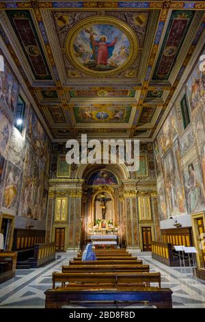 Chrétienne, religieuse catholique seule, intérieur de l'Oratorio del Santissimo Crocifisso (Oratoire du très Saint Crucifix), peintures manneristes, Rome, Italie. Banque D'Images