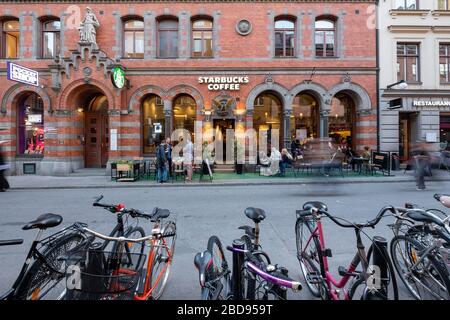 Café Starbucks à Sodermalm, le quartier bohémien de Stockholm, Suède, Europe Banque D'Images