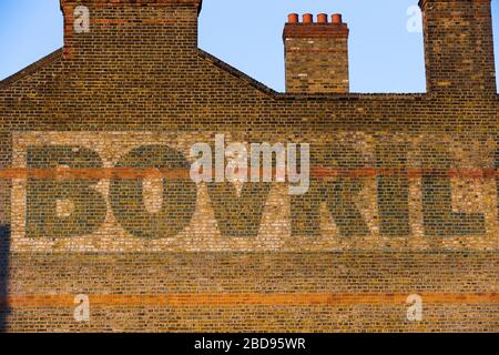 Bovril Brixton Windrush Square à Brixton est le lieu de résidence de ce, l'un des plus célèbres panneaux de fantôme à Londres Banque D'Images