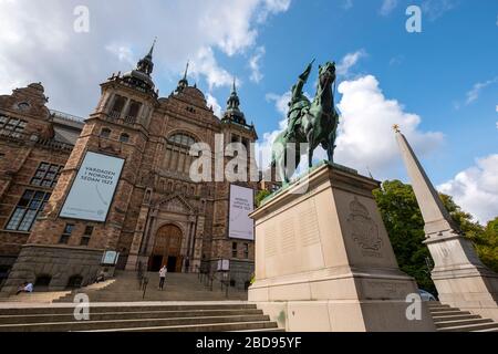 Statue du roi Charles X Gustaf devant le musée nordique, alias Nordiska museet à Stockholm, Suède, Europe Banque D'Images