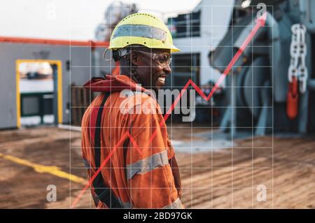 Concept de croissance dans l'industrie marine avec des graphiques en hausse. Chef de marins AB able - Bosun sur le pont du navire offshore Banque D'Images