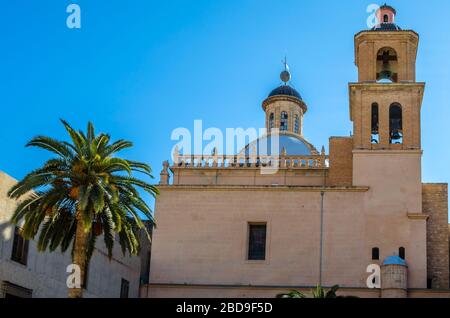 Vue sur la co-cathédrale de Saint Nicolas de Bari à Alicante, Espagne Banque D'Images