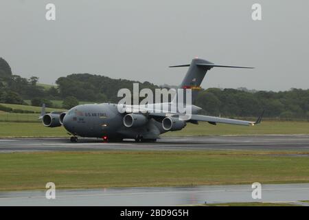 05-5154, un Boeing C-17 A Globemaster III exploité par la United States Air Force (USAF), à l'aéroport de Prestwick à Ayrshire. Banque D'Images