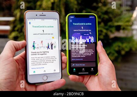 Rotterdam, Pays-Bas. 7 avril 2020. Le gouvernement néerlandais envisage d'utiliser l'application covid pour repérer les personnes qui entrent en contact avec les patients malades du coronavirus qui, au cas où ils quitteront leur maison, recevront un message leur informant de rester chez eux pendant 2 semaines. Cela sera fait pour freiner la propagation du covid-19. Crédit: SOPA Images Limited/Alay Live News Banque D'Images