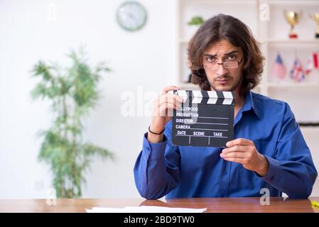 Réalisateur travaillant en studio Banque D'Images