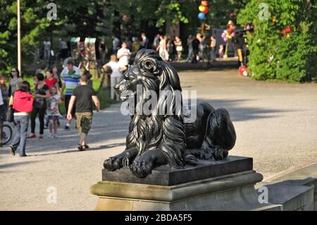 La sculpture du Lion. Pszczyna, Voivodeship silésien, Pologne Banque D'Images
