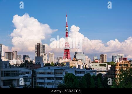 Tokyo, Japon, Asie - 6 septembre 2019 : vue sur la Tour de Tokyo depuis les collines de Roppongi Banque D'Images