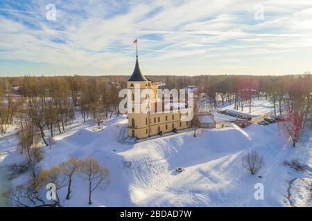 Vue sur l'ancien château de Marienthal (château BIP) le jour ensoleillé de février. Pavlovsk, Russie Banque D'Images