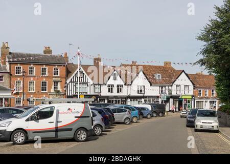 Scène de rue en été dans la ville de marché de Framingham, Suffolk, Royaume-Uni Banque D'Images