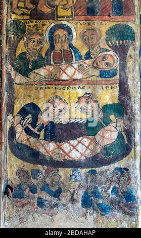 Toile de peinture dans l'église orthodoxe Abreha wa Atsbaha, enveloppement du corps du Christ et l'abaisser dans la tombe, région de Gheralta, Tigray, Ethiopie Banque D'Images