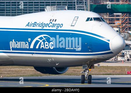 Francfort, Allemagne - 7 avril 2020: Avion Boeing 747-8-F de fret aérien à l'aéroport de Francfort (FRA) en Allemagne. Boeing est une manufacture d'avions Banque D'Images