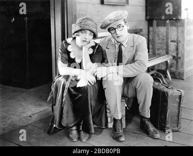 HAROLD LLOYD ET MILDRED DAVIS DANS LA SÉCURITÉ EN DERNIER ! 1923 directeurs FRED C. NEWMEYER et SAM TAYLOR histoire Hal Roach Sam Taylor Tim Whelan Silent Comedy Hal Roach Studios / Pathe Exchange Banque D'Images