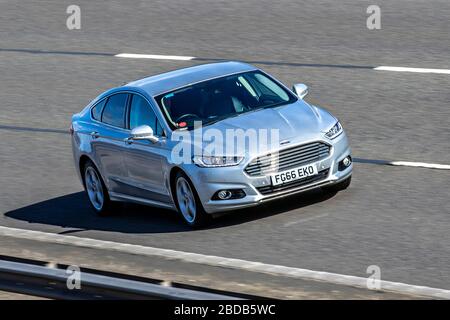 Argent 2016 Ford Mondeo Titanium TDCI; véhicules de circulation pour véhicules, véhicule de conduite sur les routes britanniques, moteurs, automobile sur l'autoroute Banque D'Images