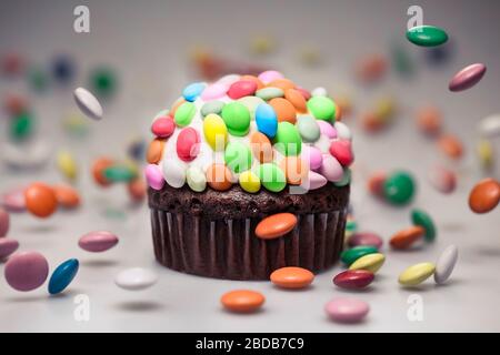 Un mini gâteau au chocolat Banque D'Images