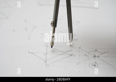 Dessin technique avec compas de dessin, papiers Banque D'Images