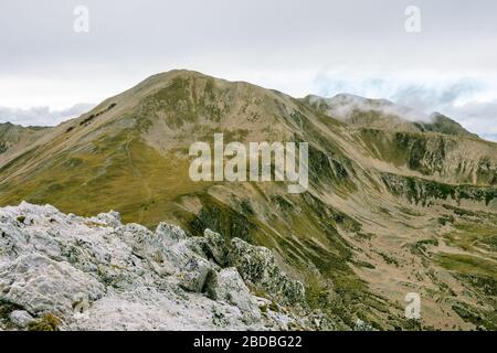 Vue sur le pic des Bastiments, dans les Pyrénées, Espagne. Banque D'Images