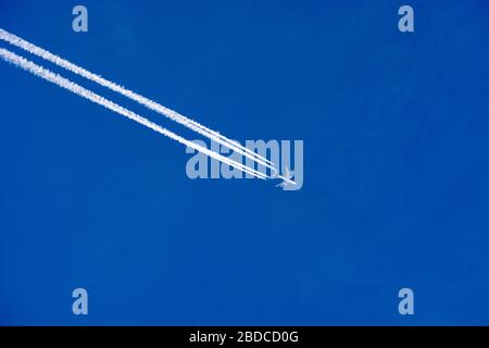 Un avion de fret UPS Boeing 747 survolant le Royaume-Uni en route de l'Allemagne vers les États-Unis pendant la pandémie de covid-19 Banque D'Images