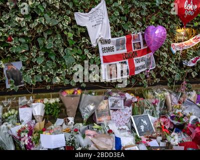 George Michael hommages à l'extérieur de sa maison à Highgate Banque D'Images