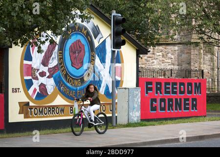 15.07.2019, Belfast, Irlande du Nord, Grande-Bretagne - murale politique dédiée aux jeunes militants Ulster, UDA/UFF Youth Wing, Newtownards Road, Banque D'Images