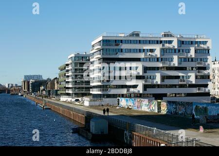 05.02.2020, Berlin, Berlin, Allemagne - NOUVEL IMMEUBLE de luxe VAGUE sur le site de l'ancien port est à Berlin-Friedrichshain. Le nouveau bâtiment Banque D'Images