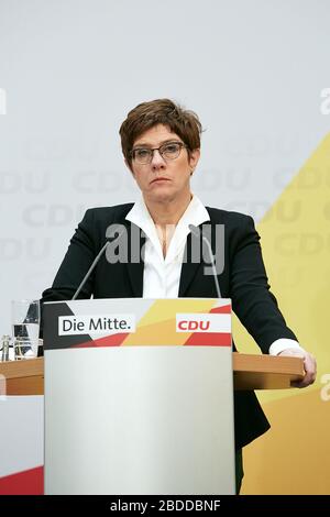 24.02.2020, Berlin, Berlin, Allemagne - la présidente de la CDU, Annegret Kramp-Karrenbauer, lors de la conférence de presse au bureau fédéral de la CDU après l'élection f Banque D'Images