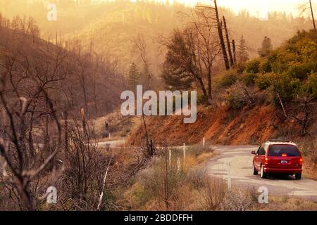 Dodge Caravan Sport se lors d'un voyage de Californie sur la route Gold Country 1996 Banque D'Images