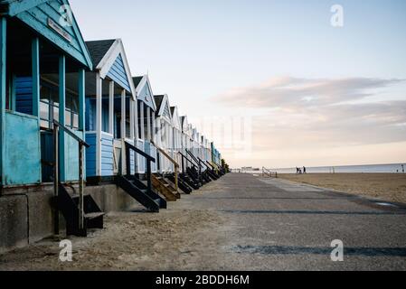 Southwold Beach Huts, lumière du soir Banque D'Images