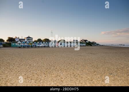 Southwold Beach Huts, lumière du soir Banque D'Images