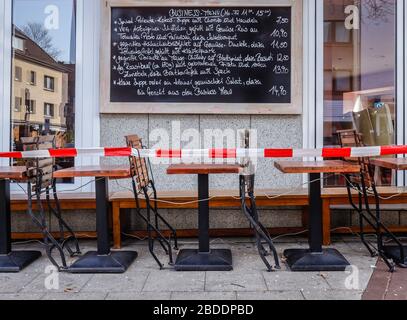 27.03.2020, Essen, Rhénanie-du-Nord-Westphalie, Allemagne - Coronakree, magasins et restaurants fermés sur Ruettenscheider Strasse, ici le café Zucca avec RE Banque D'Images