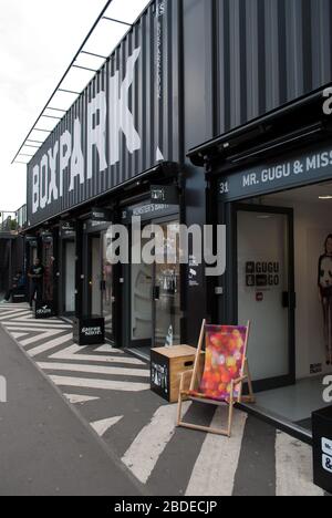 Magasins de conteneurs d'expédition Glass Boxpark, 2-10 Bethnal Green Road, Shoreditch, Londres, E1 6 GY par Waugh Thistleton Architects Banque D'Images