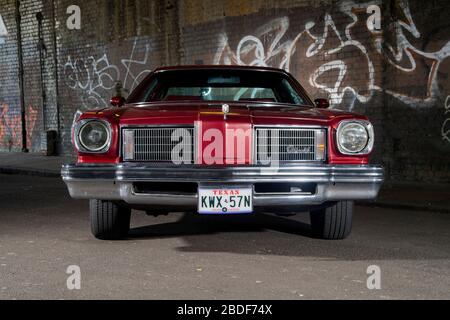 1975 Oldsmobile Cutlass 'Salon' classique sédan/coupé américain Banque D'Images