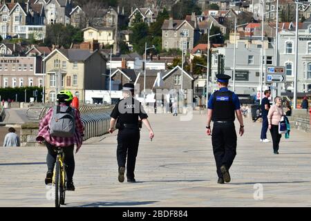 Weston-Super-Mare, Royaume-Uni. 08 avril 2020. Royaume-Uni scènes météorologiques de Weston Super Mare pendant le virus Covid-19 Lockdown au début d'une vague de chaleur. Crédit: Robert Timoney/Alay Live News Banque D'Images