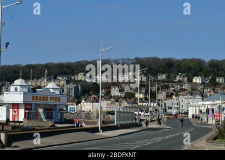 Weston-Super-Mare, Royaume-Uni. 08 avril 2020. UK Weather.scènes de Weston Super Mare pendant le verrouillage de Covid 19 pendant le début de la vague de chaleur d'avril. Crédit: Robert Timoney/Alay Live News Banque D'Images