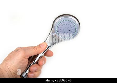 Nouvelle pomme de douche argentée sur fond blanc Banque D'Images