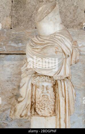 Athènes, Grèce - 21 avril 2014 : statue dans le STOA d'Attalos, ancienne Agora d'Athènes, Grèce. Banque D'Images