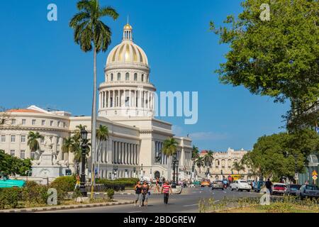 LA HAVANE, CUBA - 10 DÉCEMBRE 2019: Bâtiment national du Capitole connu sous le nom d'El Capitolio à la Havane, Cuba. Banque D'Images