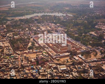 Ancien temple de style sud de l'Inde à Vrindava, EN HAUT, en Inde Banque D'Images