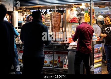 Istanbul, Turquie - 01 septembre 2019 : stand de Kebab à Istanbul Banque D'Images