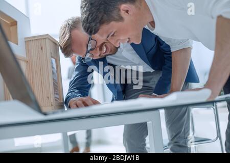 Collègue architectes plan du nouveau projet Banque D'Images