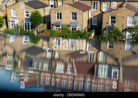 Scènes de rue du quartier londonien de Hackney. Hackney est un grand quartier de l'est de Londres et a également été connu sous le nom de Hackney proprement dit. Banque D'Images