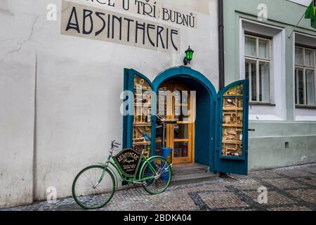 Boutique d'absinthe dans la vieille ville, Prague, République tchèque Banque D'Images