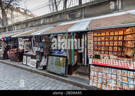 Stands de cadeaux à U Starého hřbitova, Synagogue Klausen, ancien quartier juif, Prague, République tchèque Banque D'Images