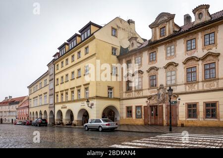 Ancienne rue pavée Loretanska dans le quartier de Hradcany, Prague, République tchèque Banque D'Images