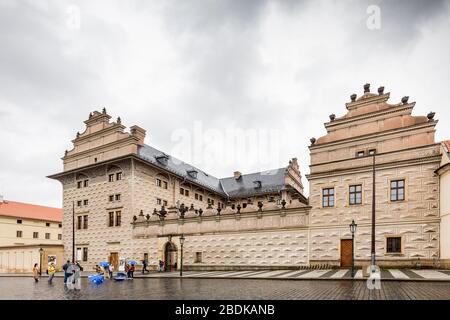 Le palais Schwarzenberg à la place du château, près du château historique de Prague. Banque D'Images