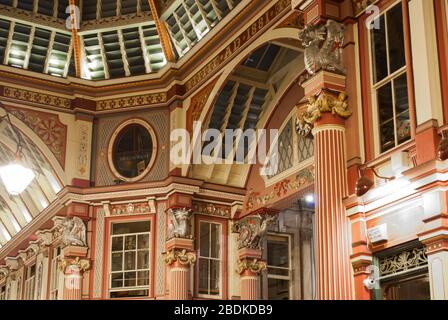 Marché alimentaire traditionnel Ornace Architecturen Roof Leadenhall Market, Gracechurch Street, Langbourn, Londres ce 3 V 1 LT par Sir Horace Jones Banque D'Images