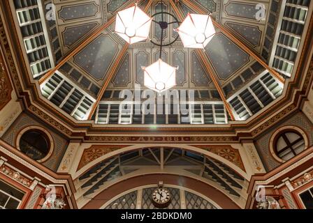 Marché alimentaire traditionnel Ornace Architecturen Roof Leadenhall Market, Gracechurch Street, Langbourn, Londres ce 3 V 1 LT par Sir Horace Jones Banque D'Images