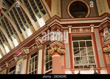 Marché alimentaire traditionnel Ornace Architecturen Roof Leadenhall Market, Gracechurch Street, Langbourn, Londres ce 3 V 1 LT par Sir Horace Jones Banque D'Images